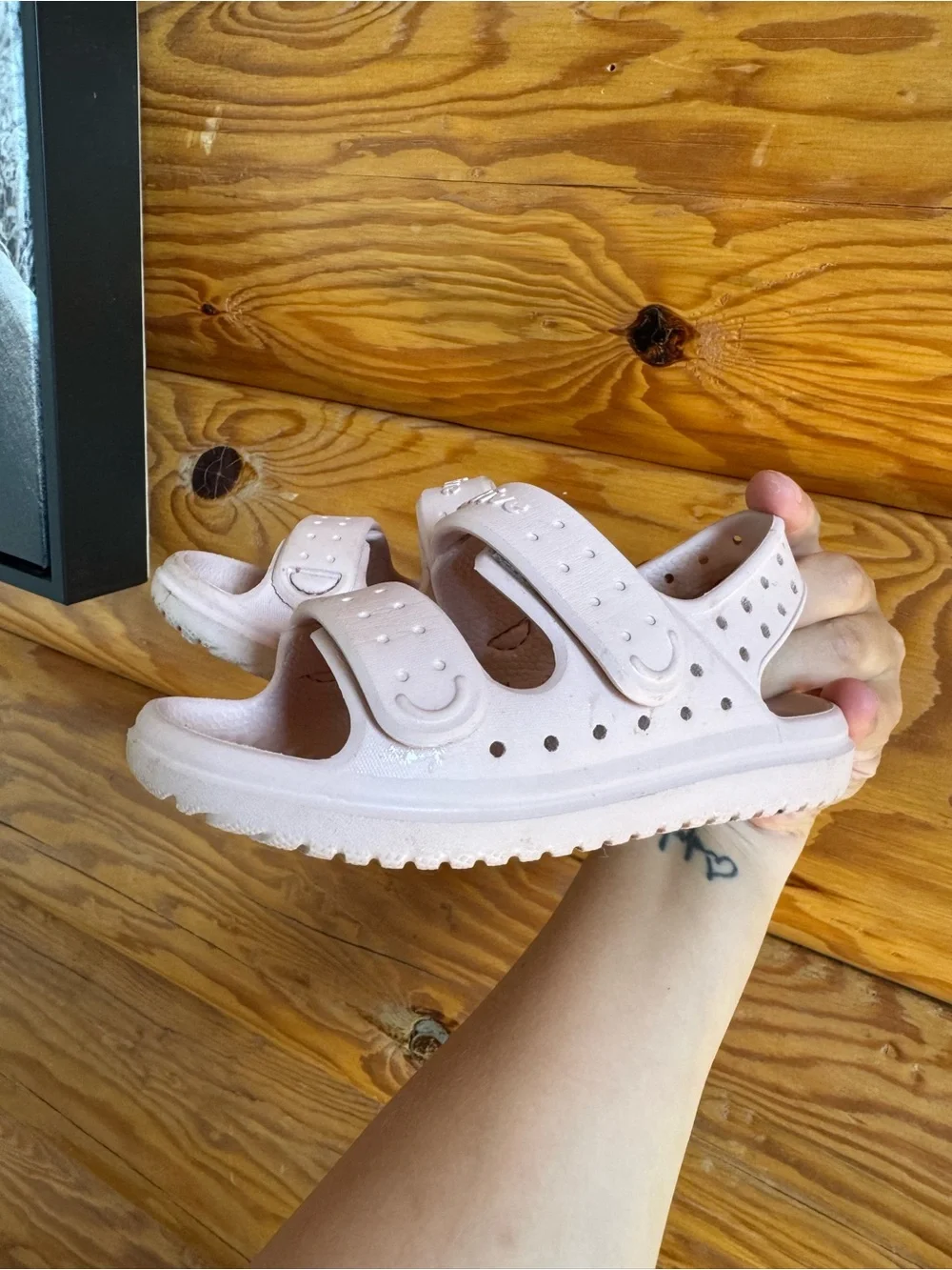 Native Chase Little Kids sandals- color Chameleon pink